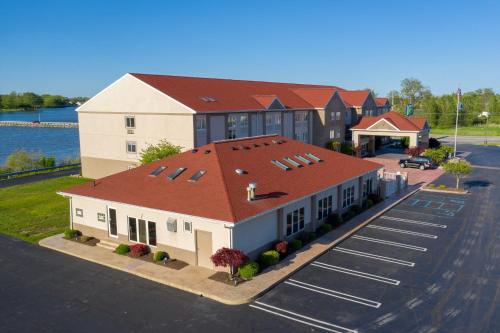 holiday inn express and suites port clinton catawb