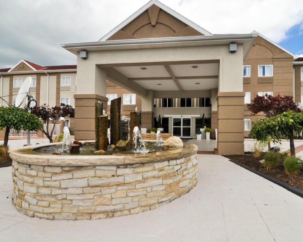 holiday inn express and suites port clinton catawb