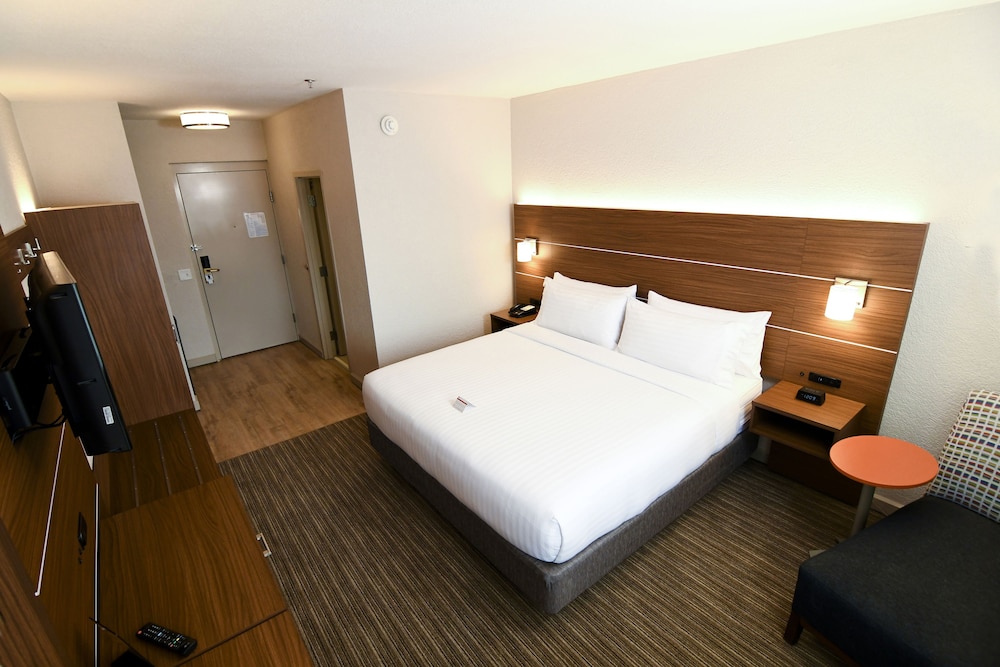 holiday inn express and suites port clinton catawb