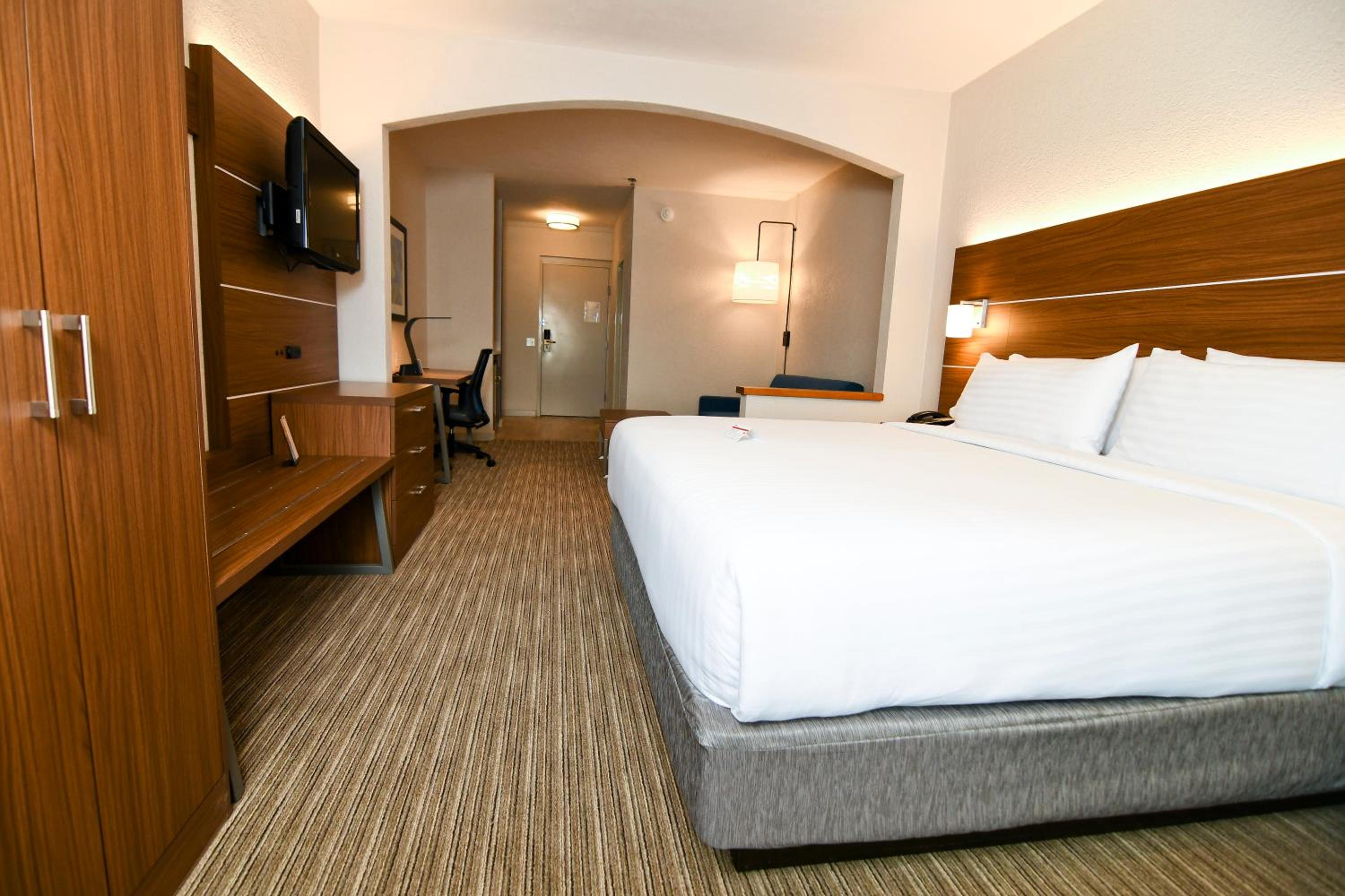 holiday inn express and suites port clinton catawb