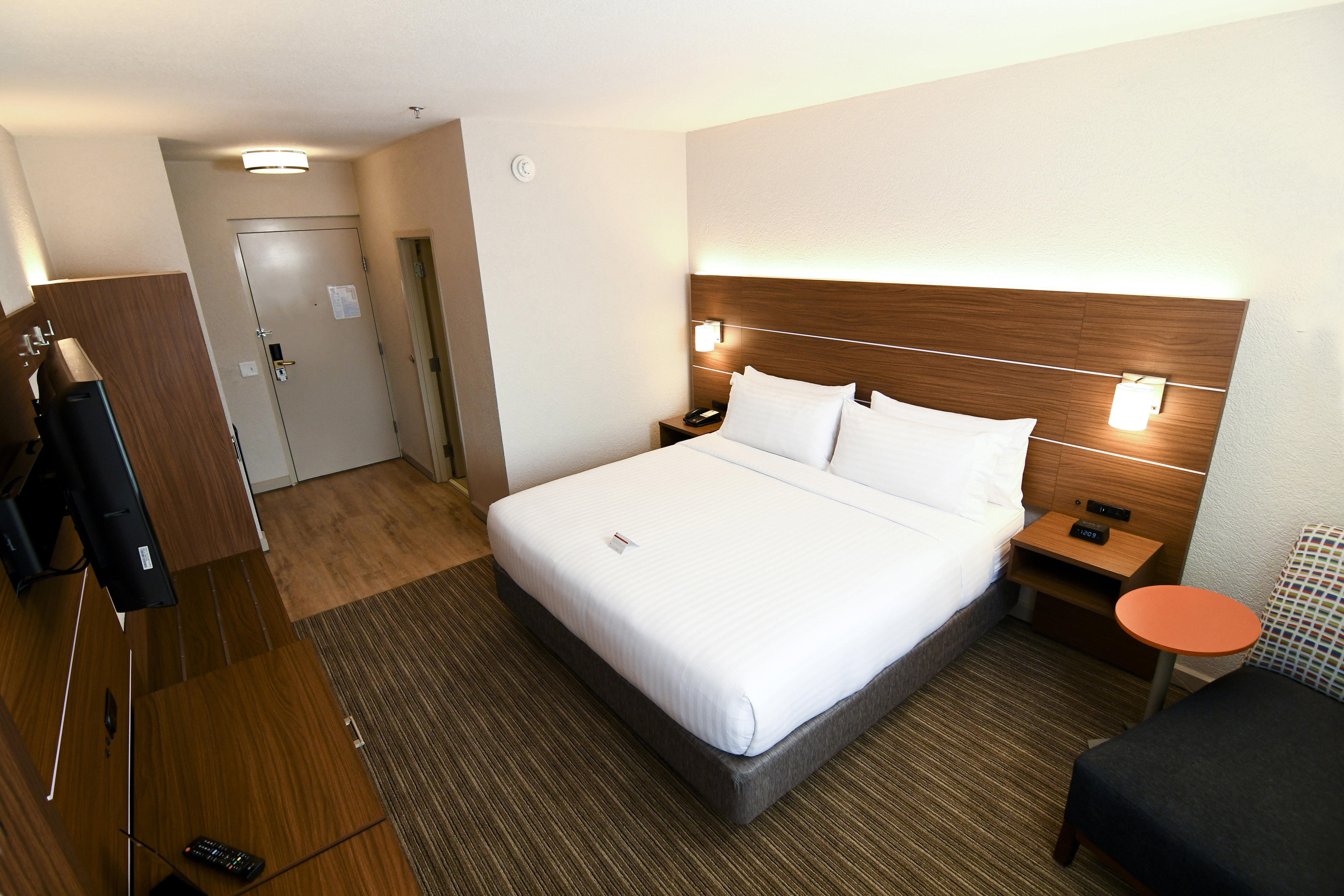 holiday inn express and suites port clinton catawb