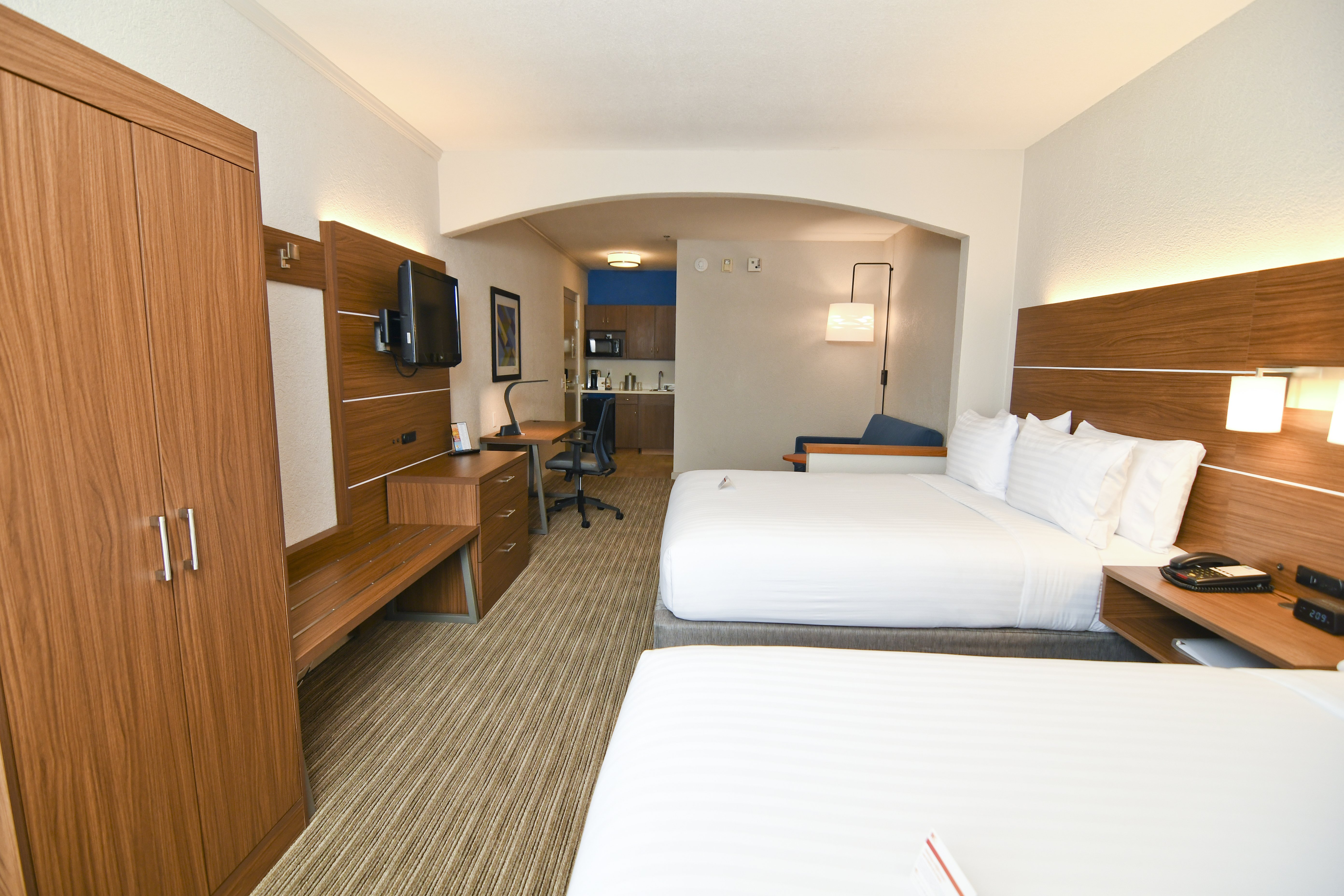 holiday inn express and suites port clinton catawb