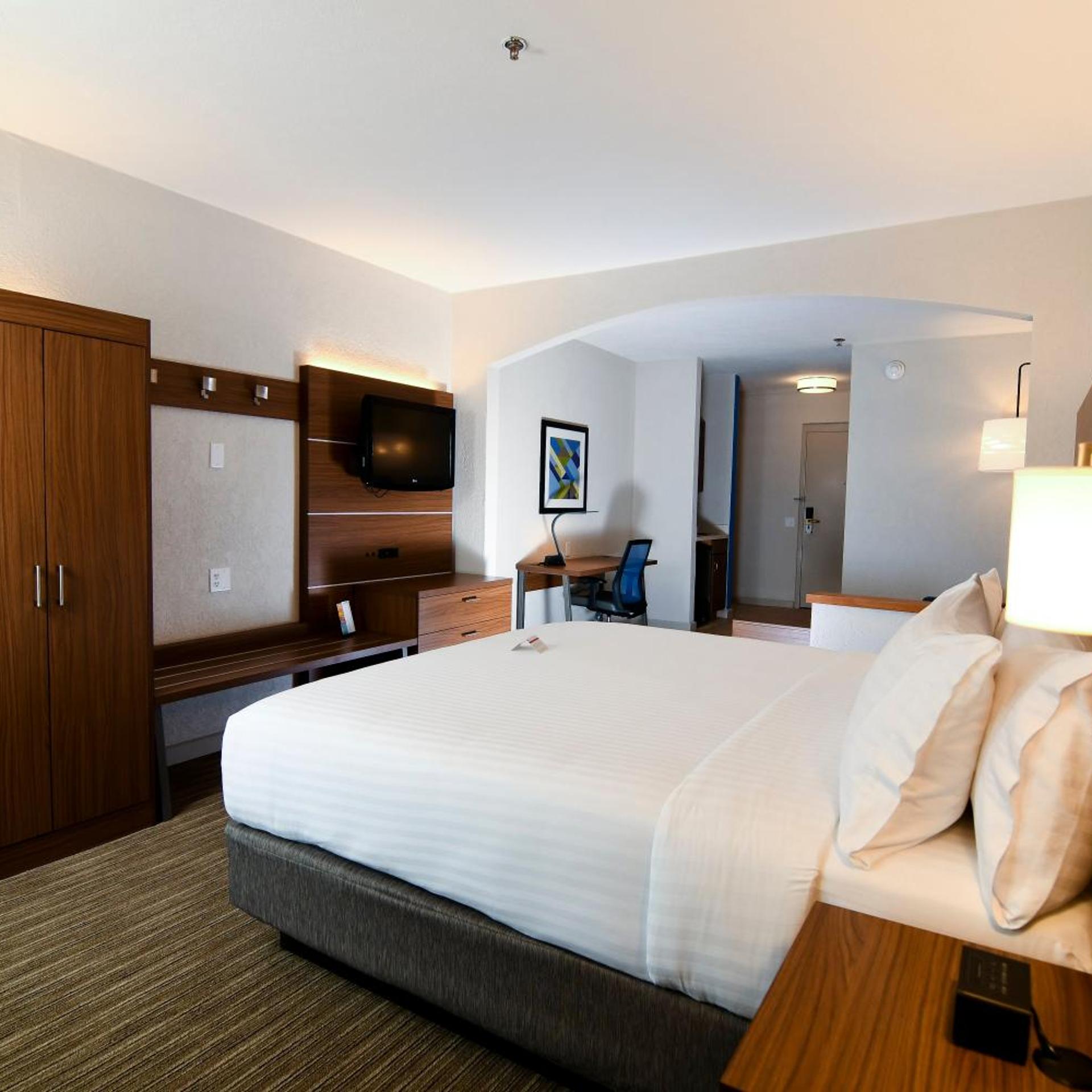holiday inn express and suites port clinton catawb