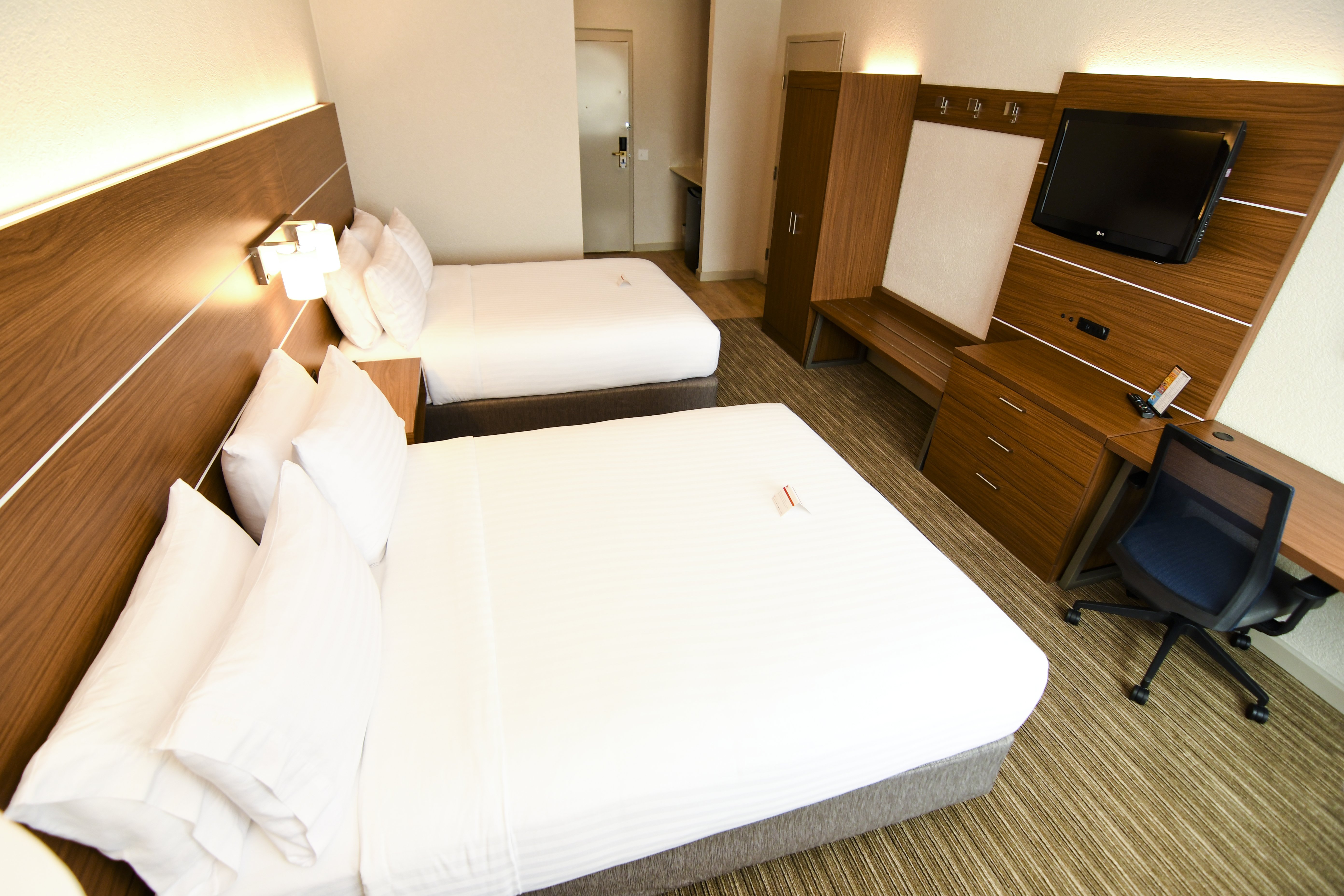 holiday inn express and suites port clinton catawb