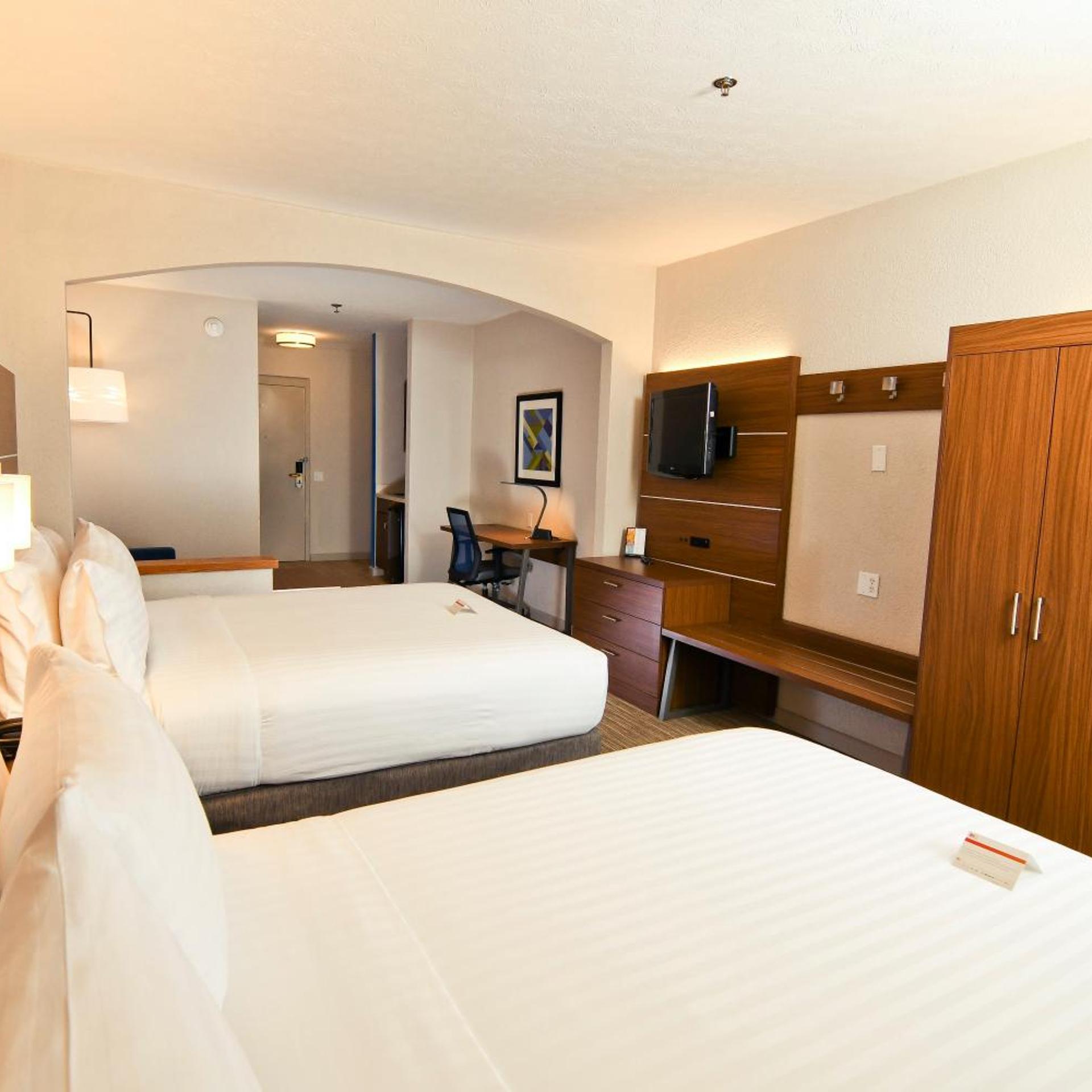 holiday inn express and suites port clinton catawb