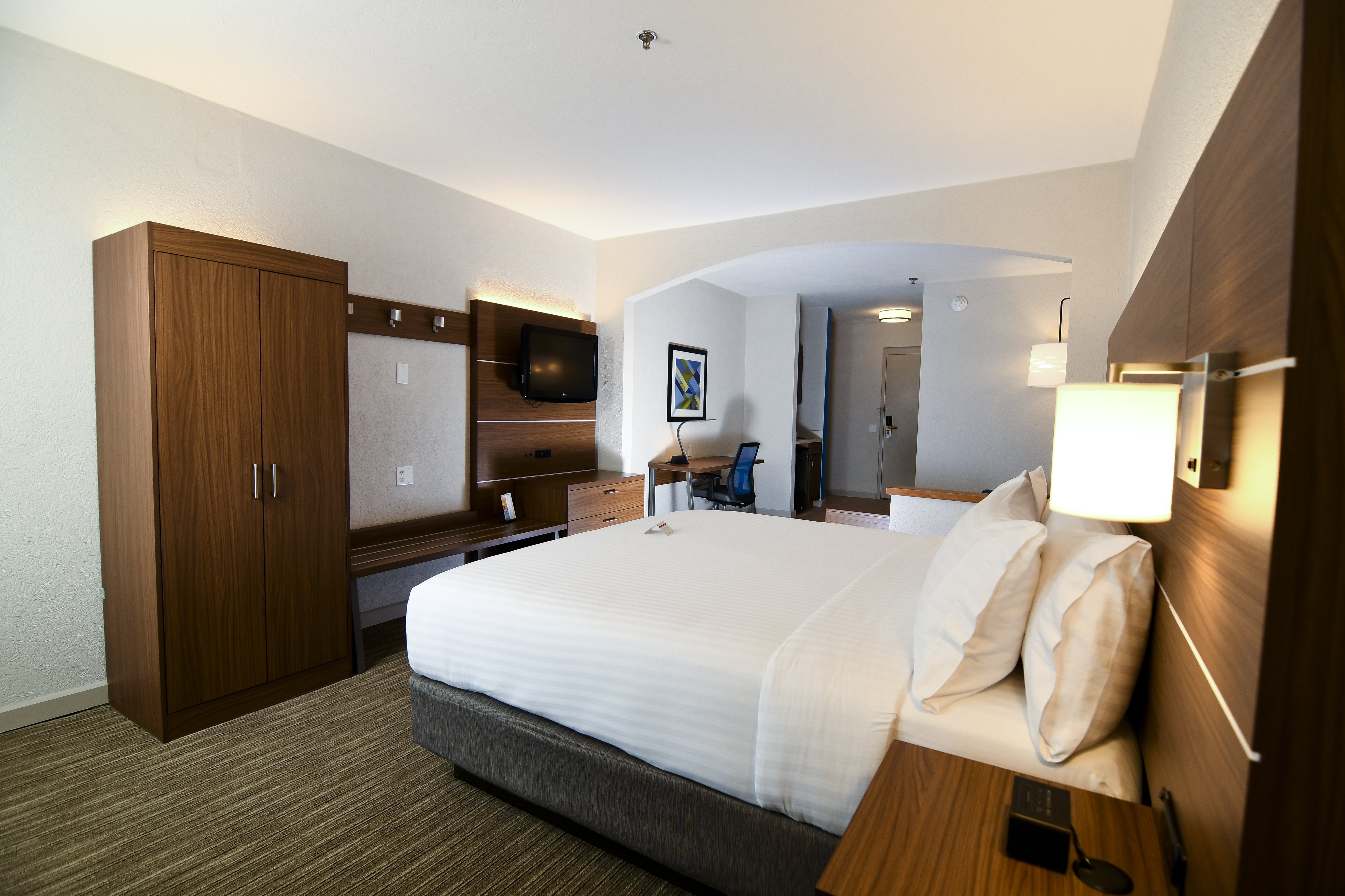 holiday inn express and suites port clinton catawb