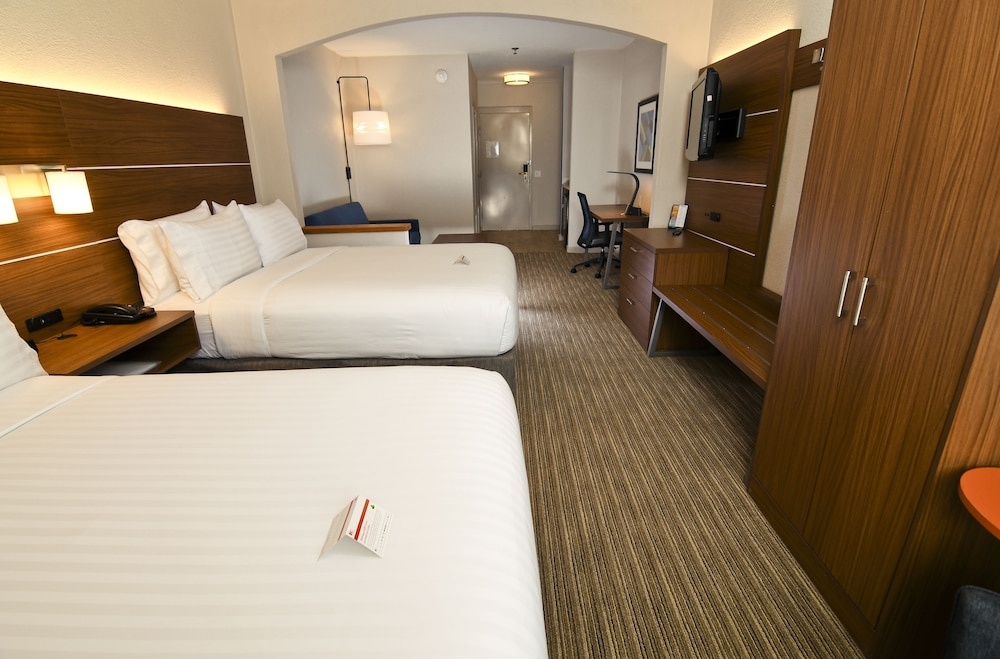 holiday inn express and suites port clinton catawb