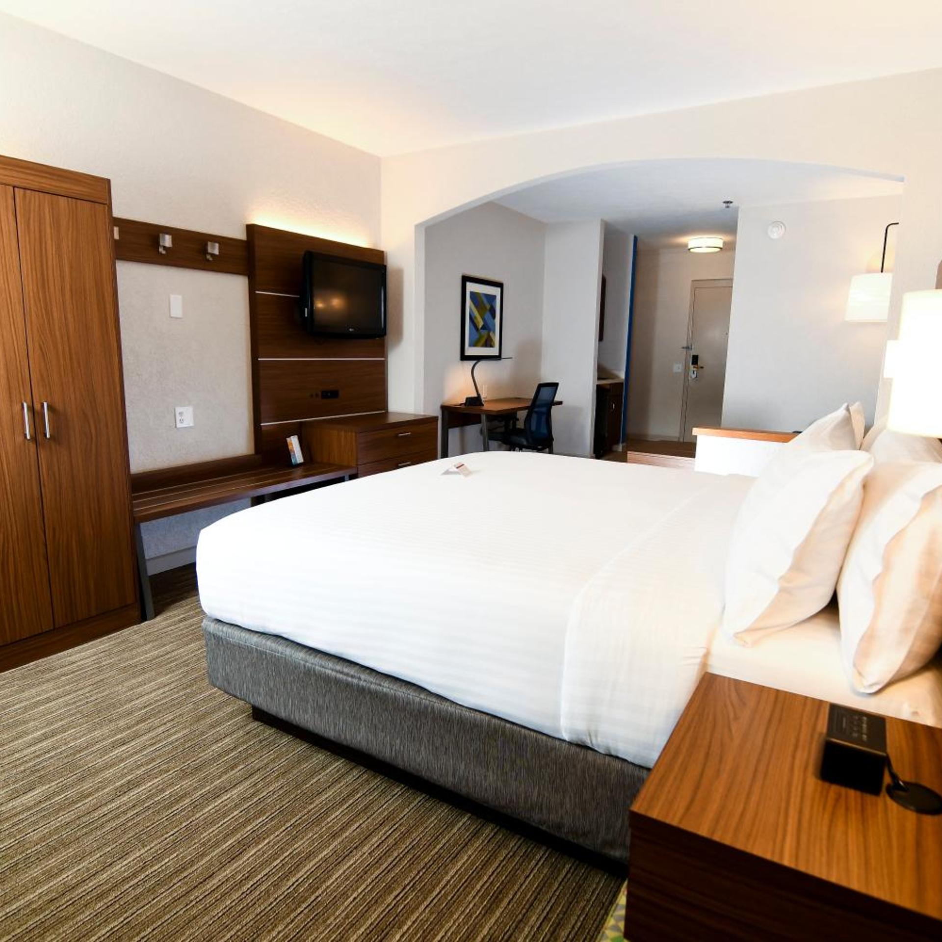 holiday inn express and suites port clinton catawb