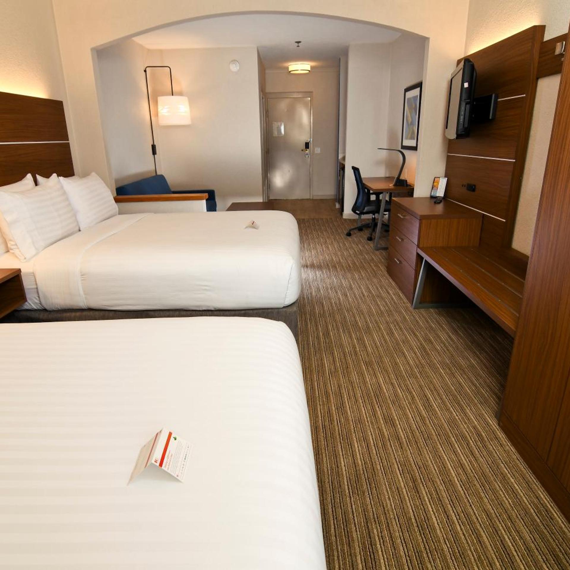 holiday inn express and suites port clinton catawb