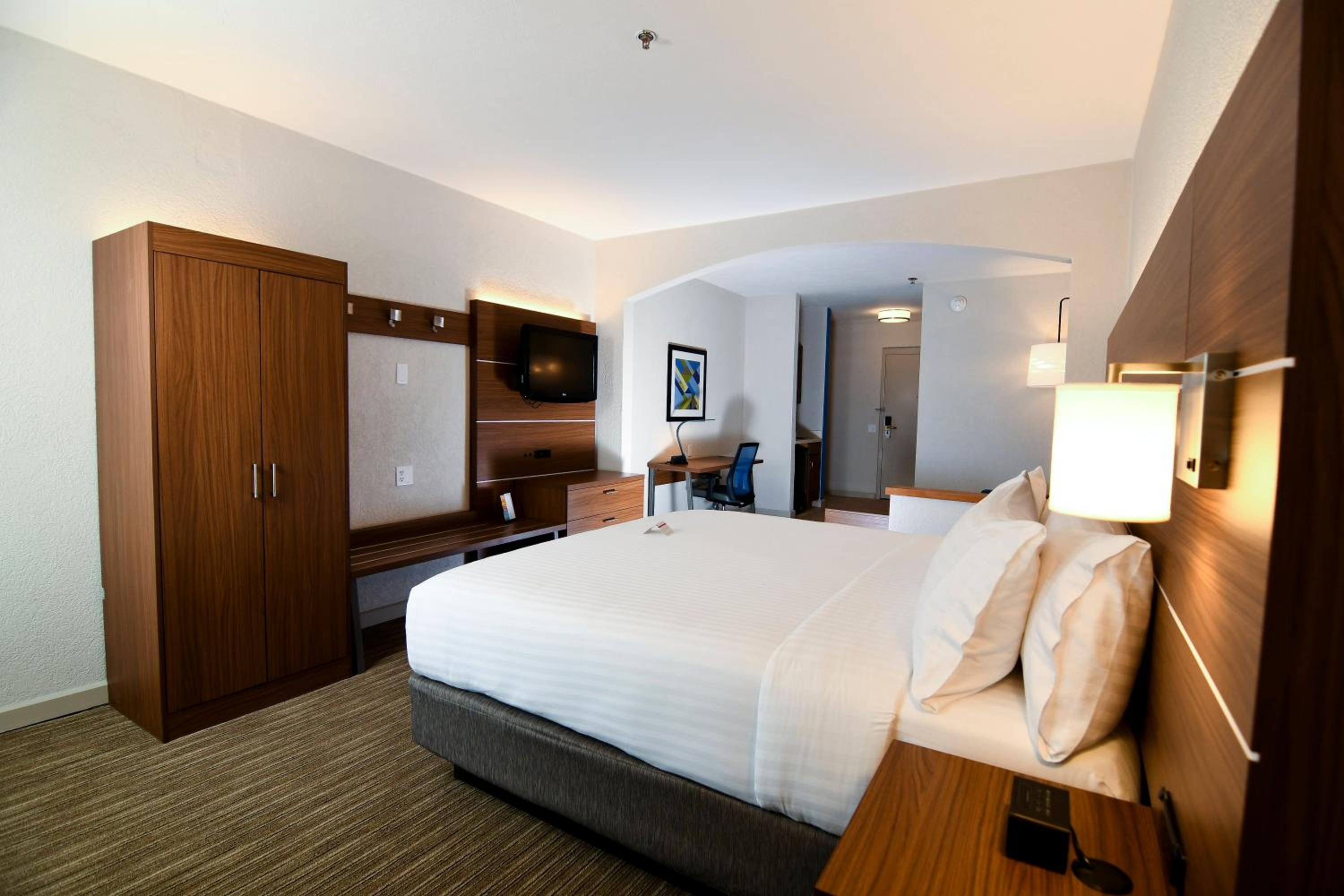 holiday inn express and suites port clinton catawb