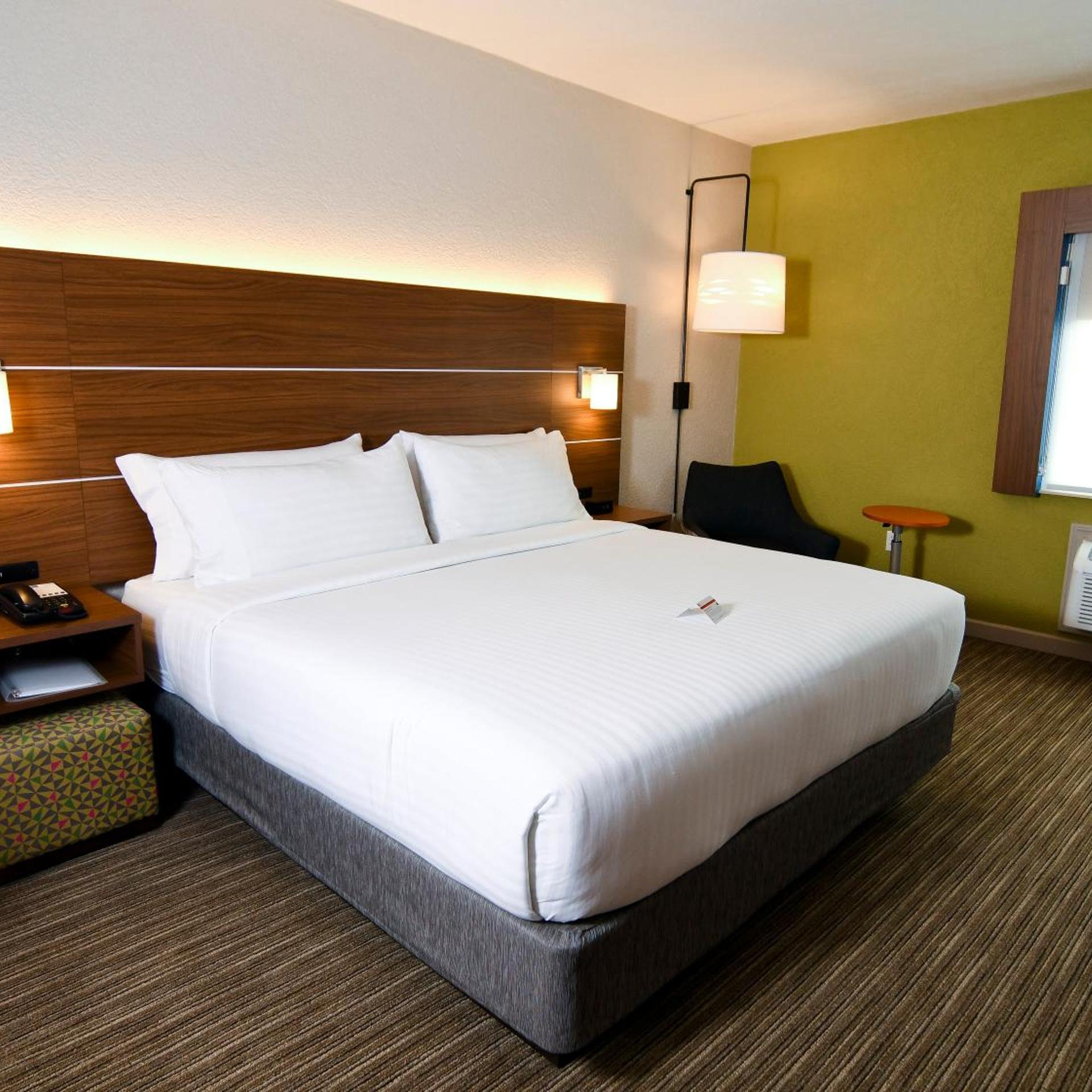 holiday inn express and suites port clinton catawb
