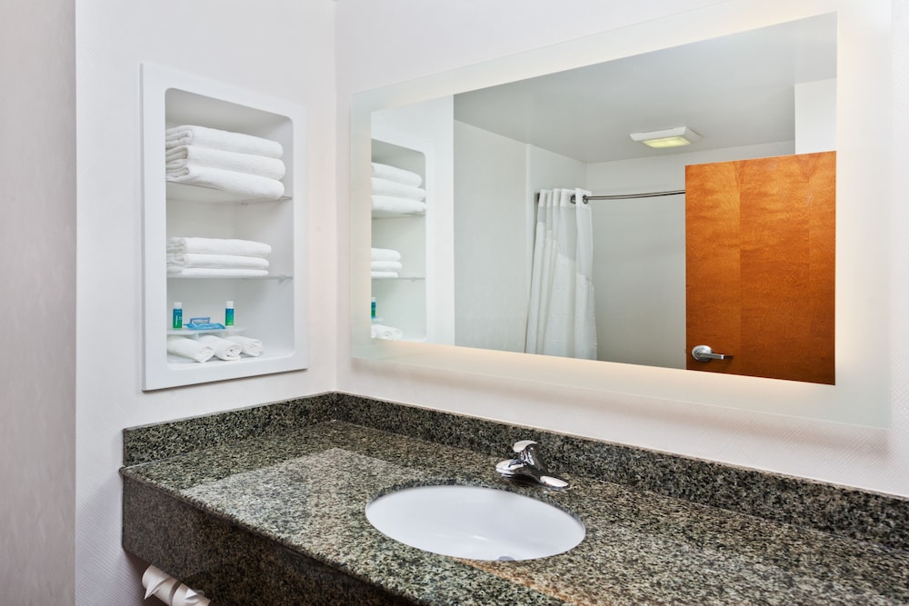 holiday inn express and suites phenix city ft moore