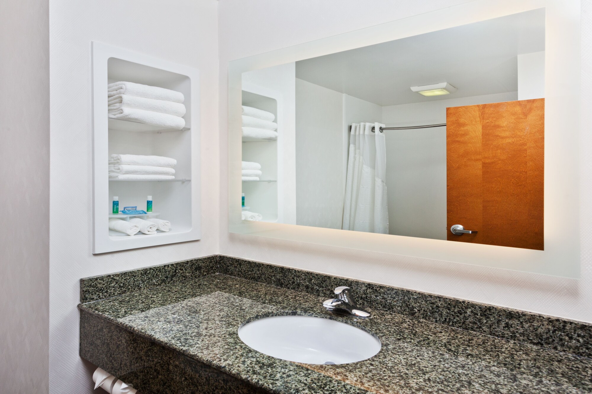 holiday inn express and suites phenix city ft moore