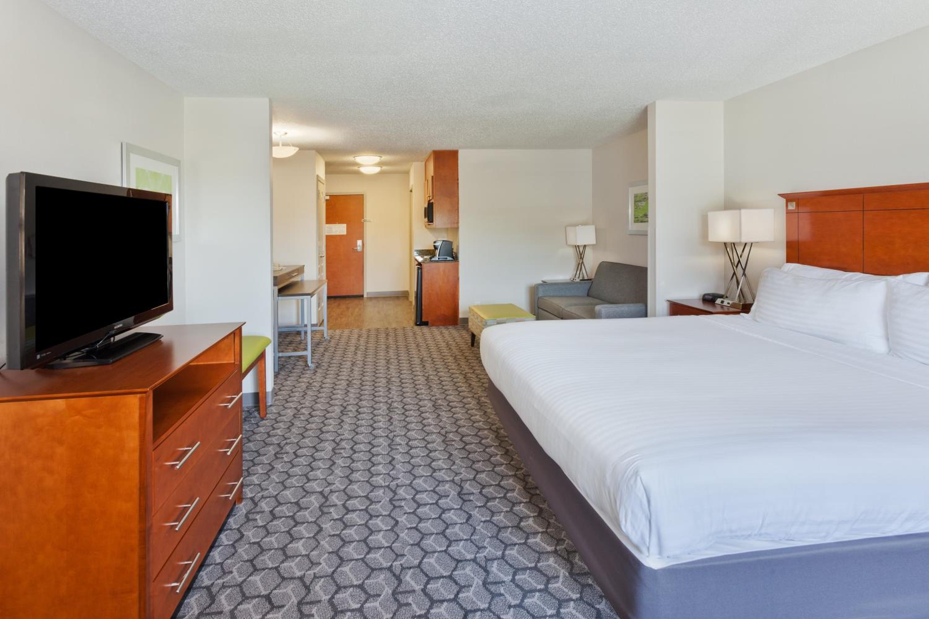 holiday inn express and suites phenix city ft moore