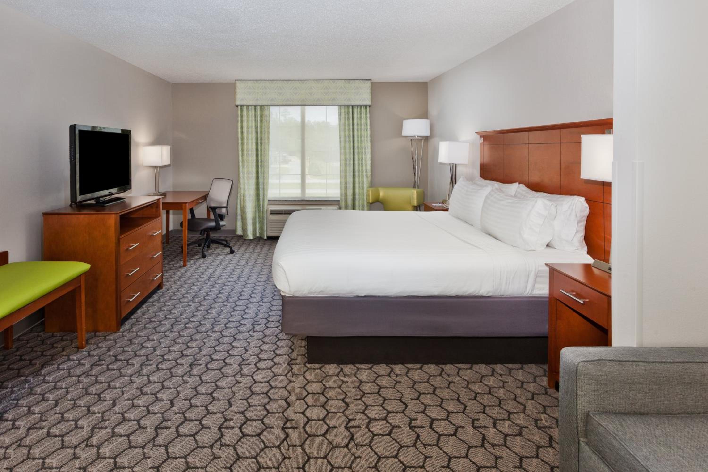 holiday inn express and suites phenix city ft moore