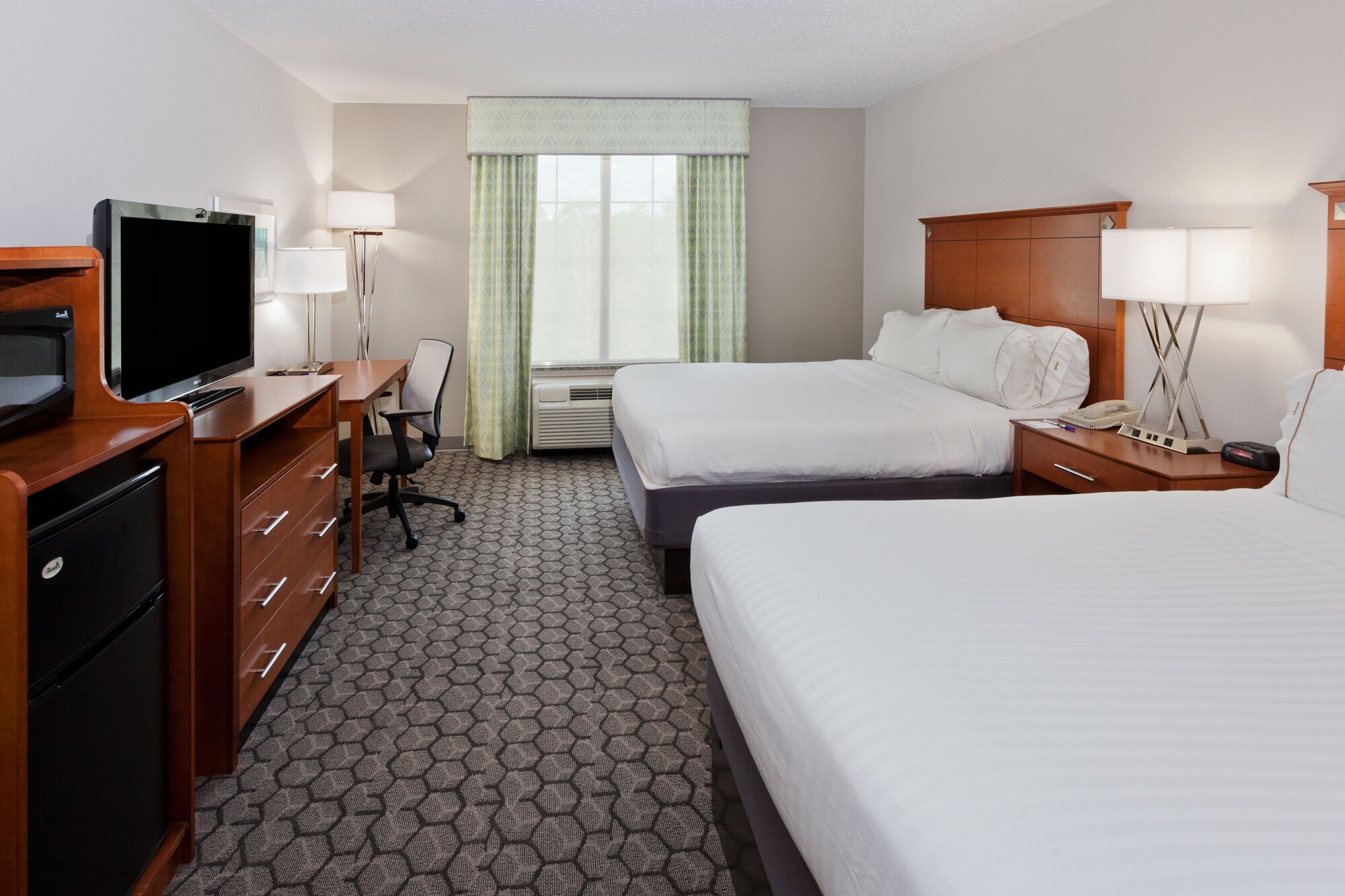 holiday inn express and suites phenix city ft moore