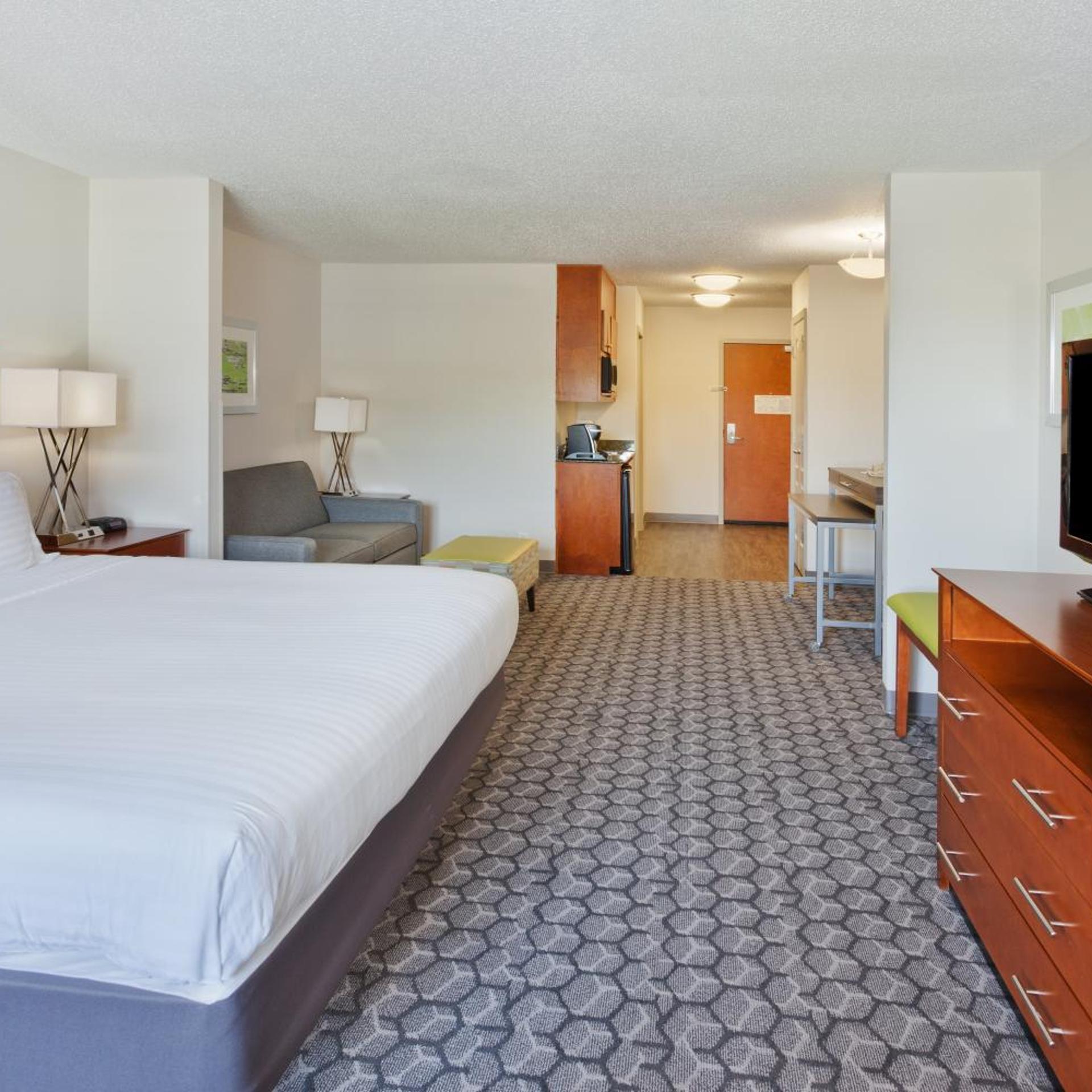 holiday inn express and suites phenix city ft moore