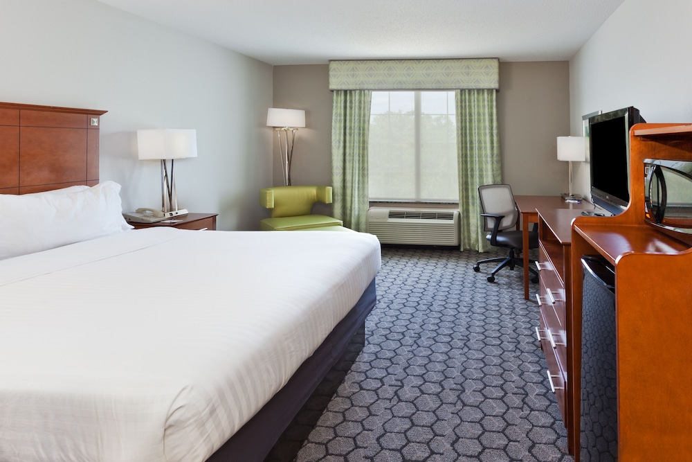 holiday inn express and suites phenix city ft moore