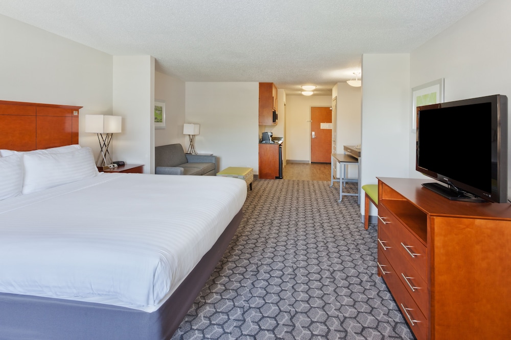 holiday inn express and suites phenix city ft moore