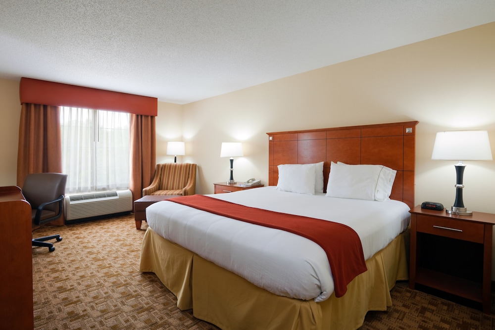 holiday inn express and suites phenix city ft moore