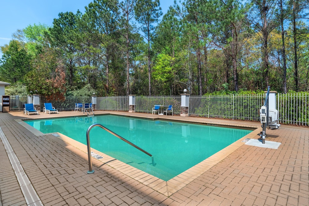 holiday inn express and suites phenix city ft moore