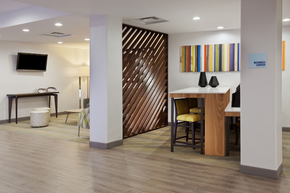 holiday inn express and suites phenix city ft moore