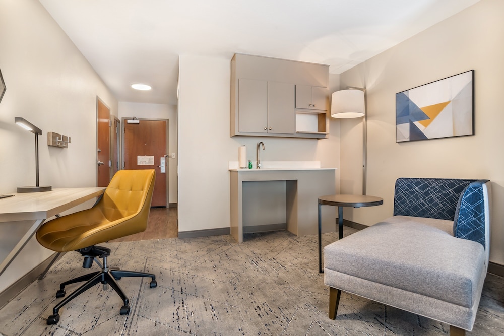 holiday inn express and suites phenix city ft moore