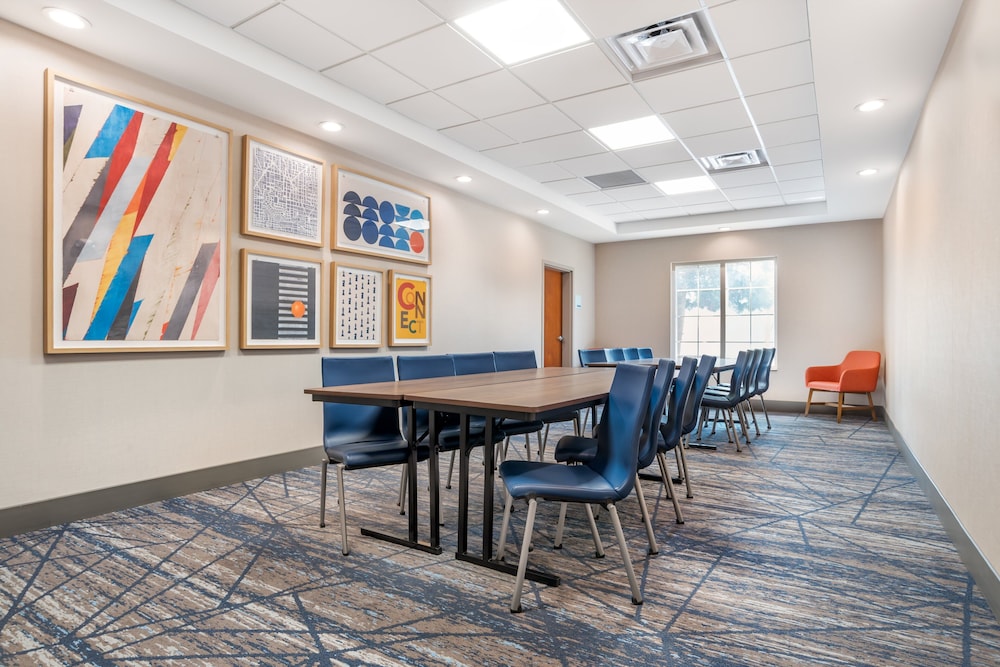 holiday inn express and suites phenix city ft moore