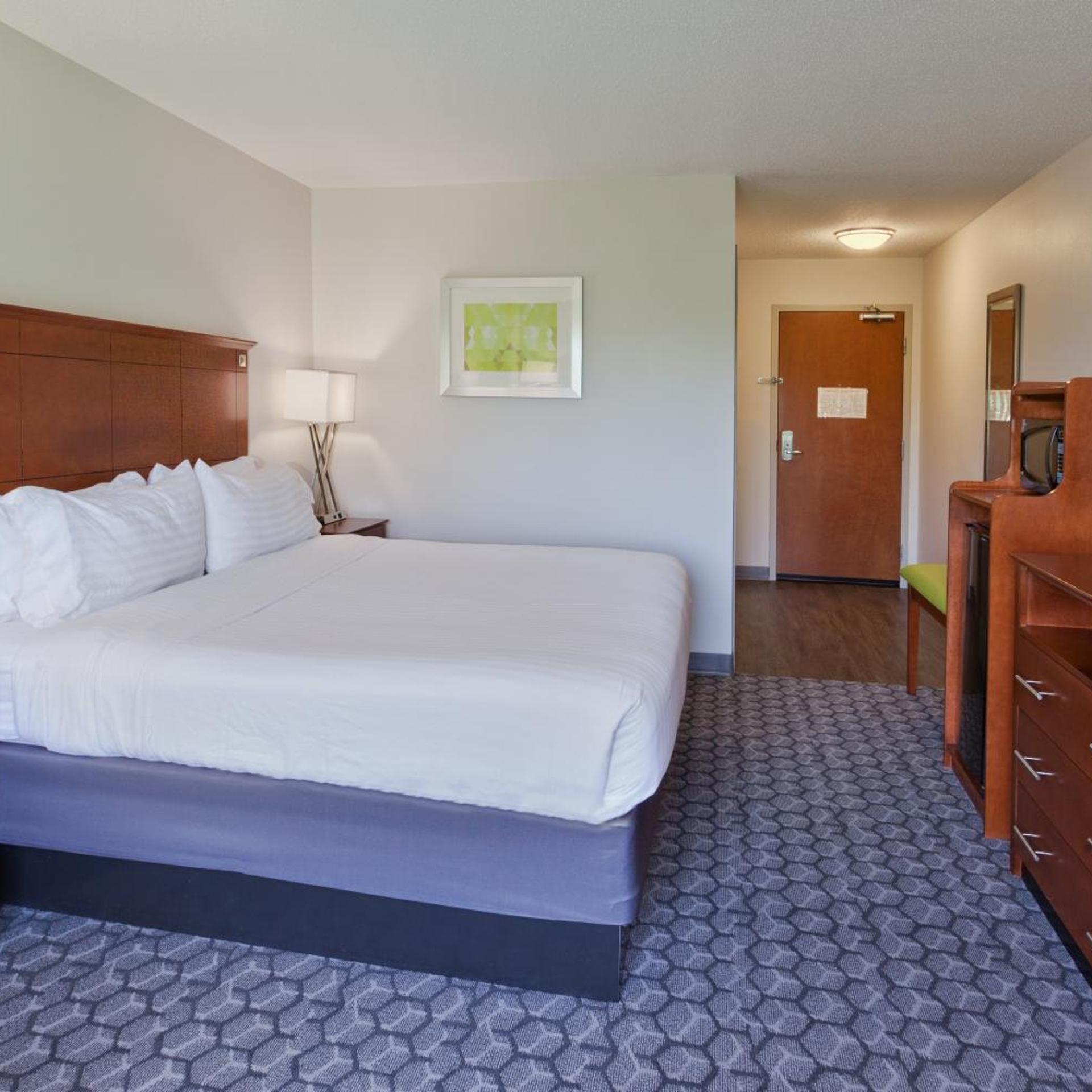 holiday inn express and suites phenix city ft moore