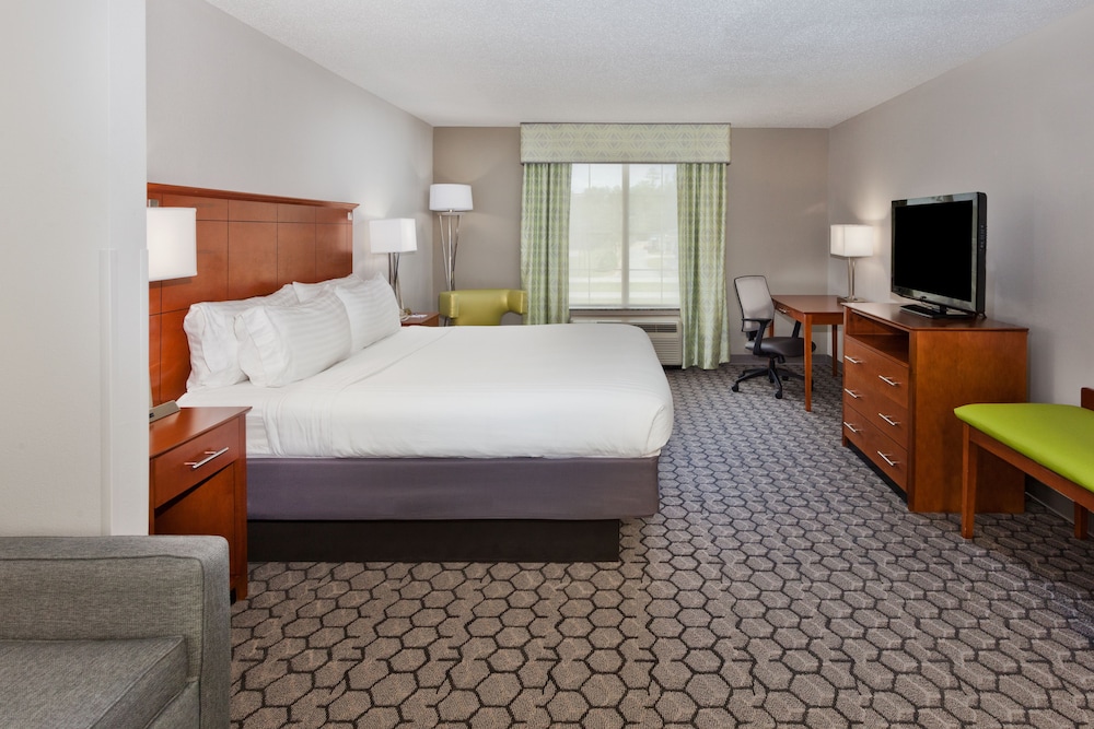 holiday inn express and suites phenix city ft moore