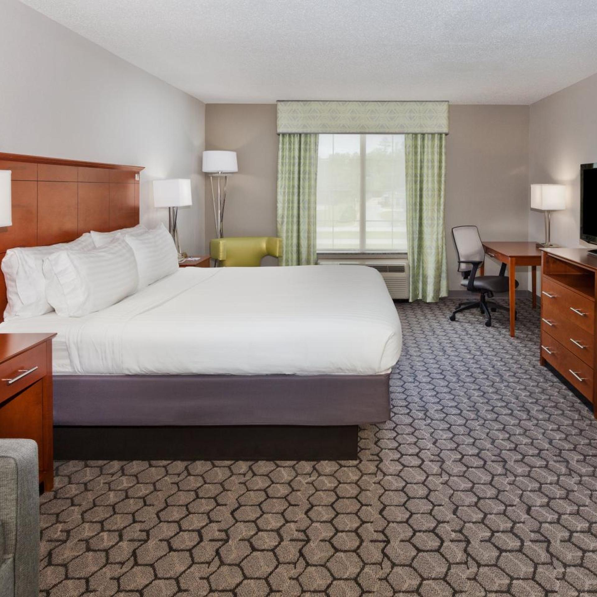 holiday inn express and suites phenix city ft moore