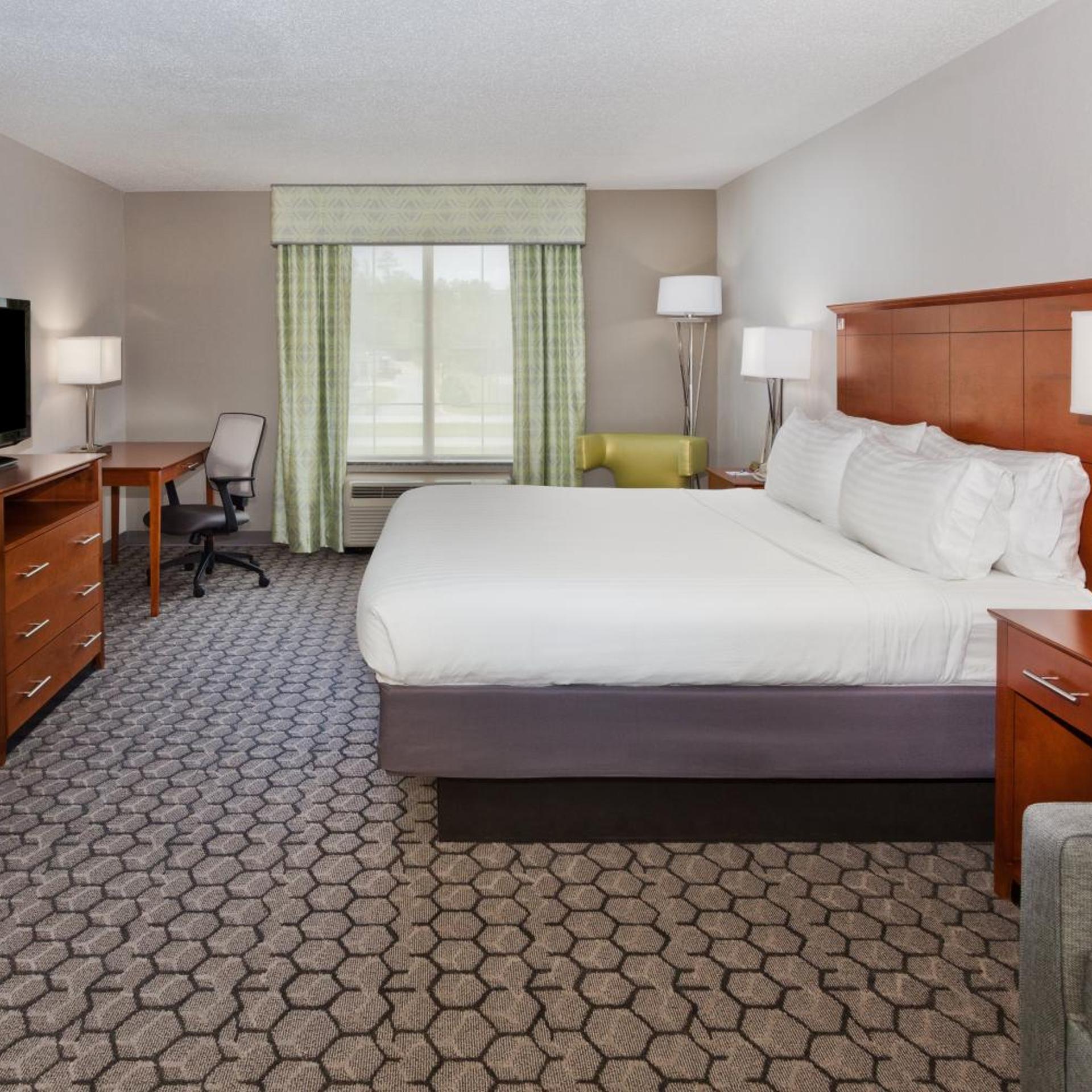 holiday inn express and suites phenix city ft moore