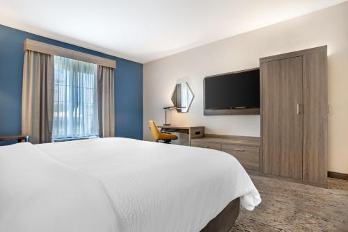 holiday inn express and suites phenix city ft moore