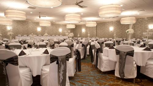 holiday inn rock island by ihg