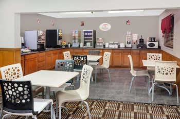 Super 8 By Wyndham Muscatine,Muscatine>>Burlington,2 star