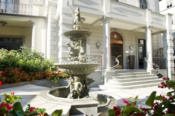 palazzo montebello