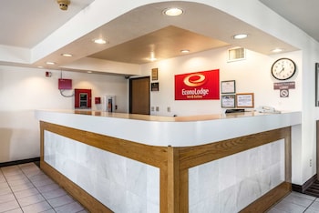 econo lodge inn and suites