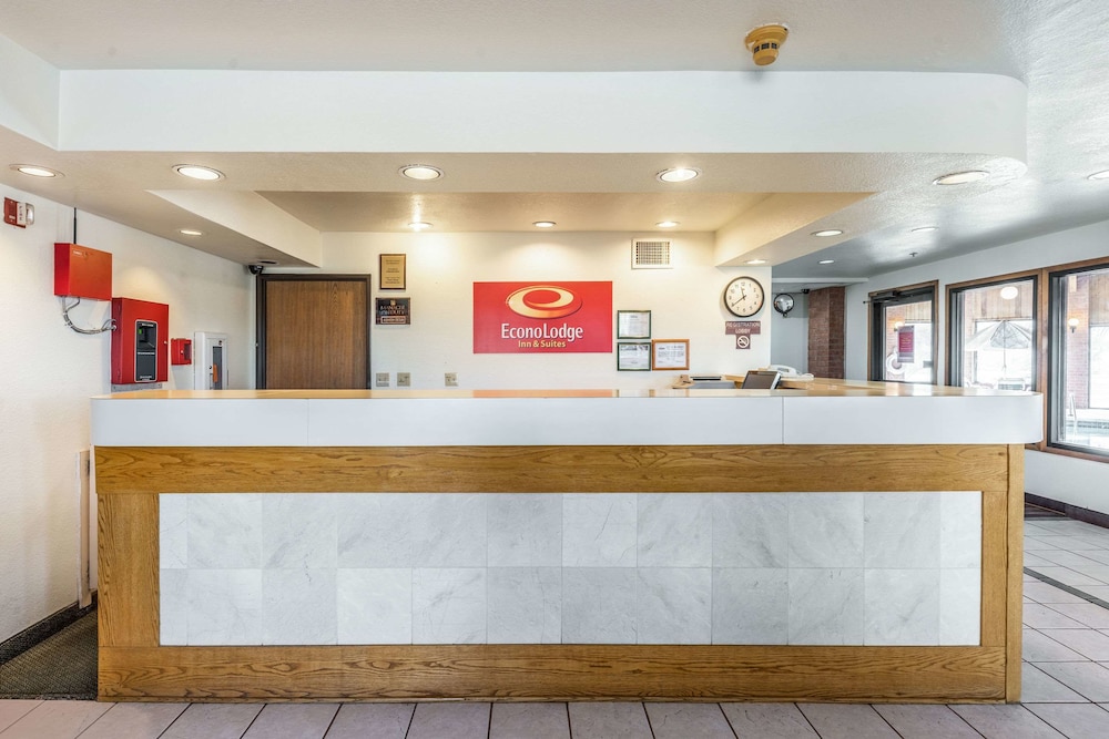 econo lodge inn and suites
