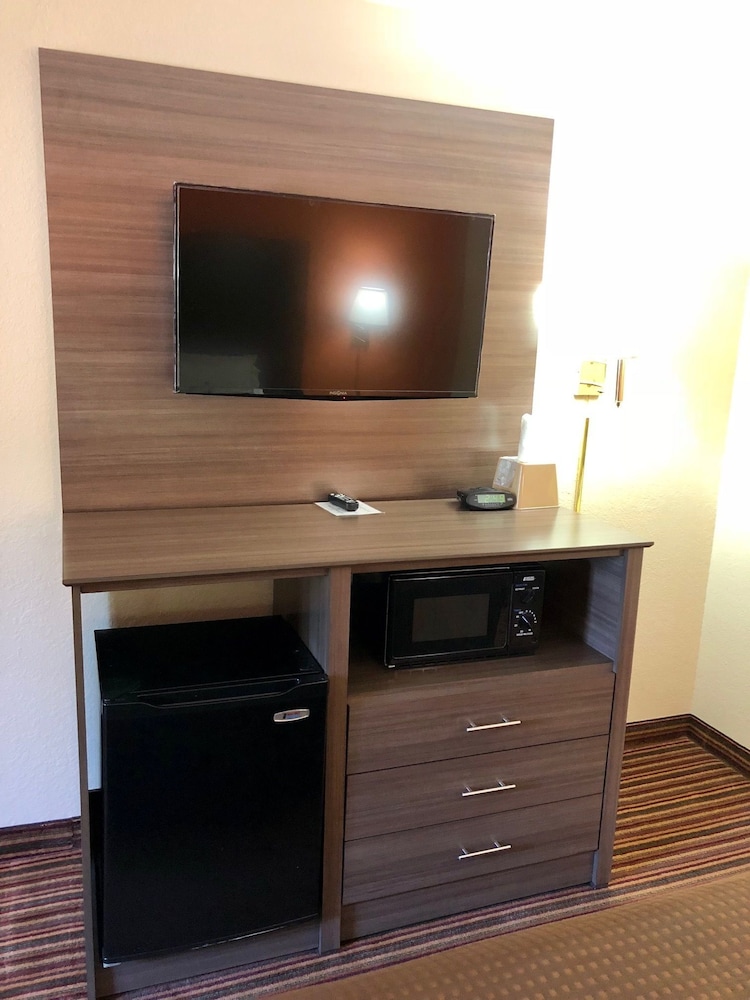 econo lodge inn and suites