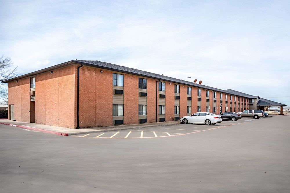 econo lodge inn and suites