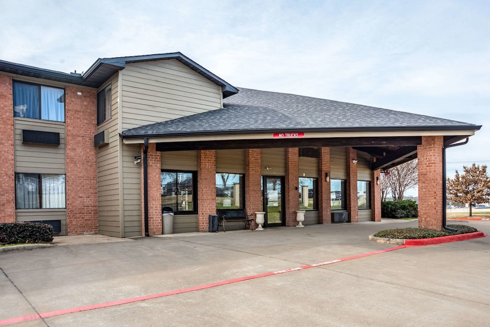 econo lodge inn and suites