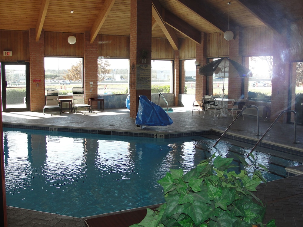 econo lodge inn and suites