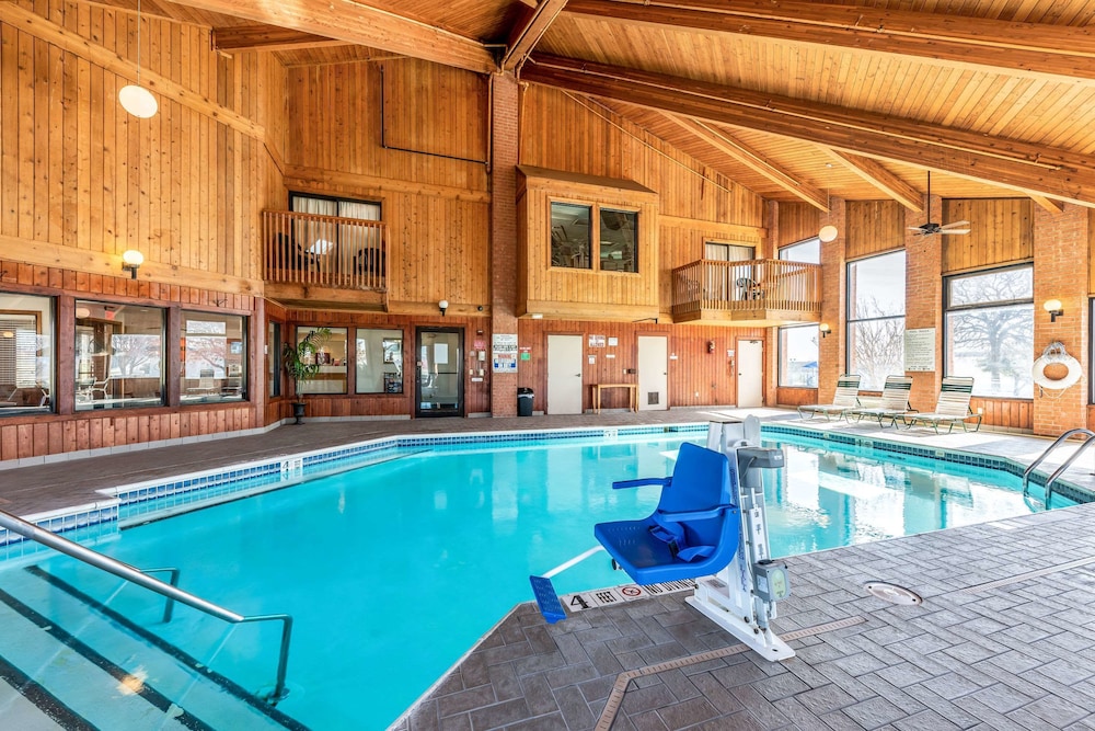 econo lodge inn and suites