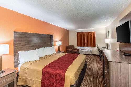 econo lodge inn and suites