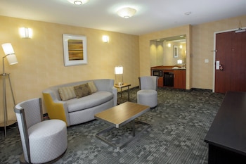 Courtyard By Marriott Raynham,Near Raynham Flea Market,3 star