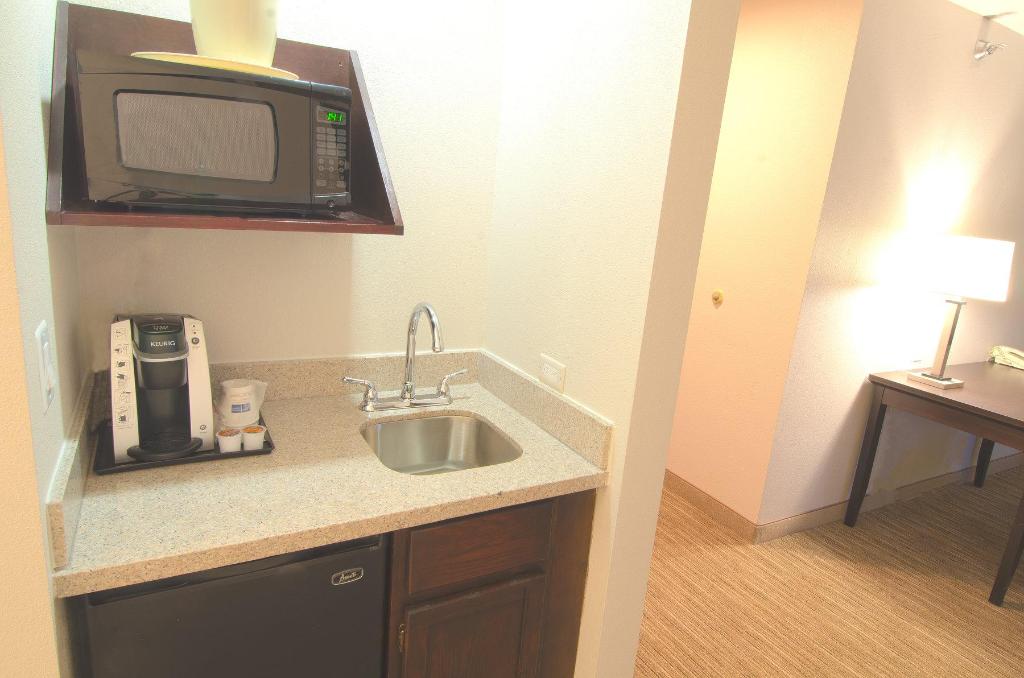 holiday inn express and suites chicago libertyville by ihg