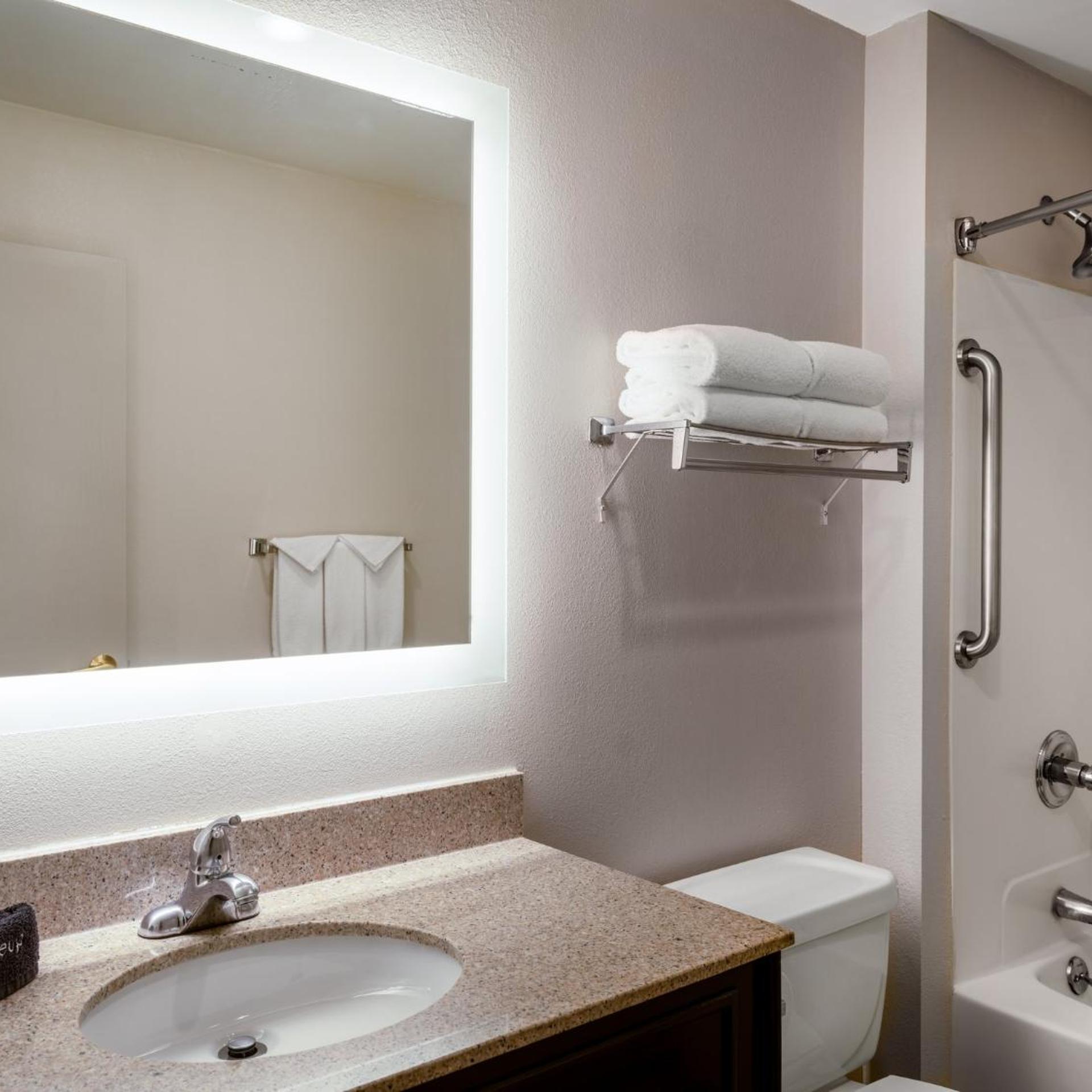 holiday inn express and suites chicago libertyville by ihg