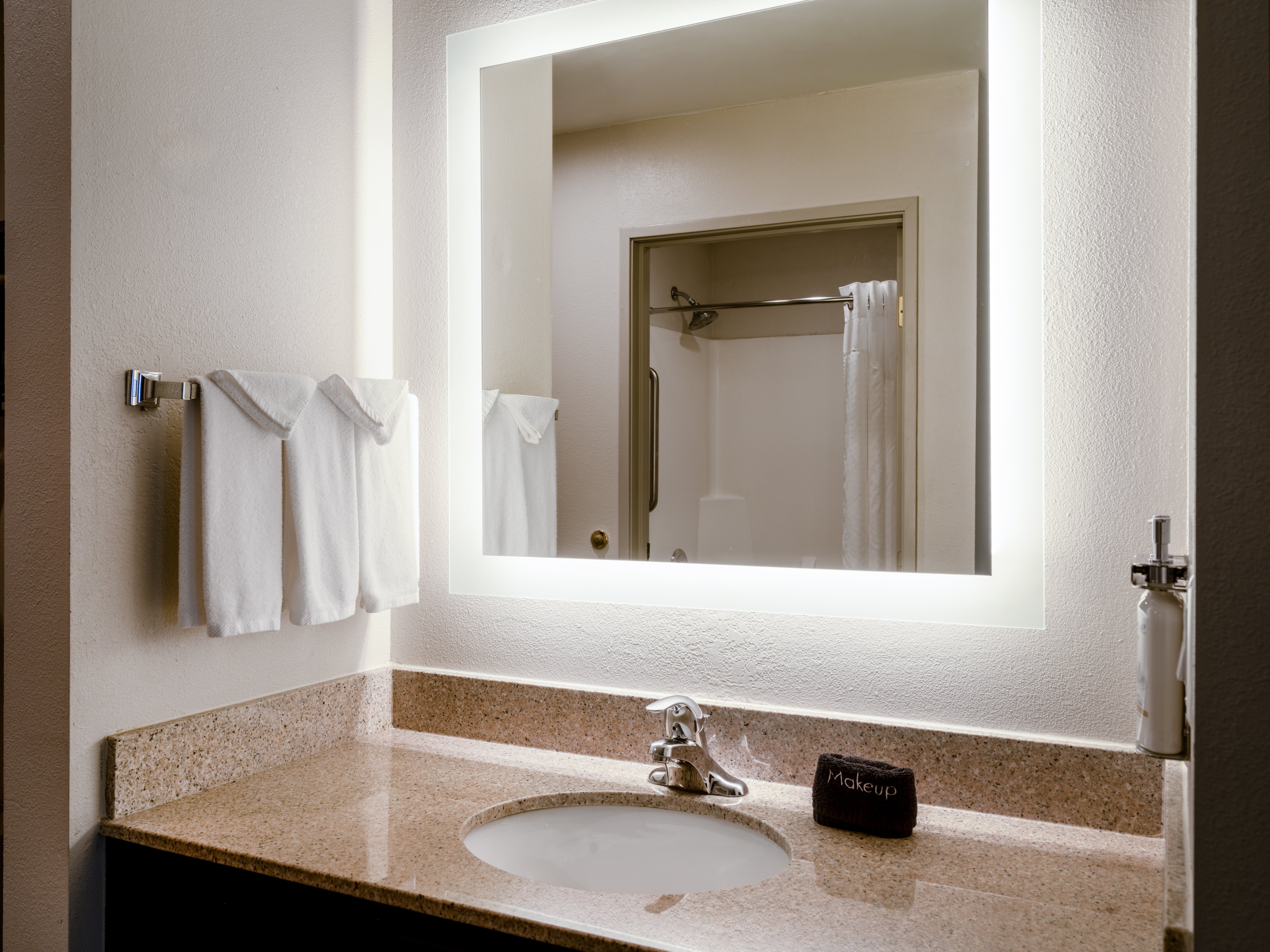holiday inn express and suites chicago libertyville by ihg