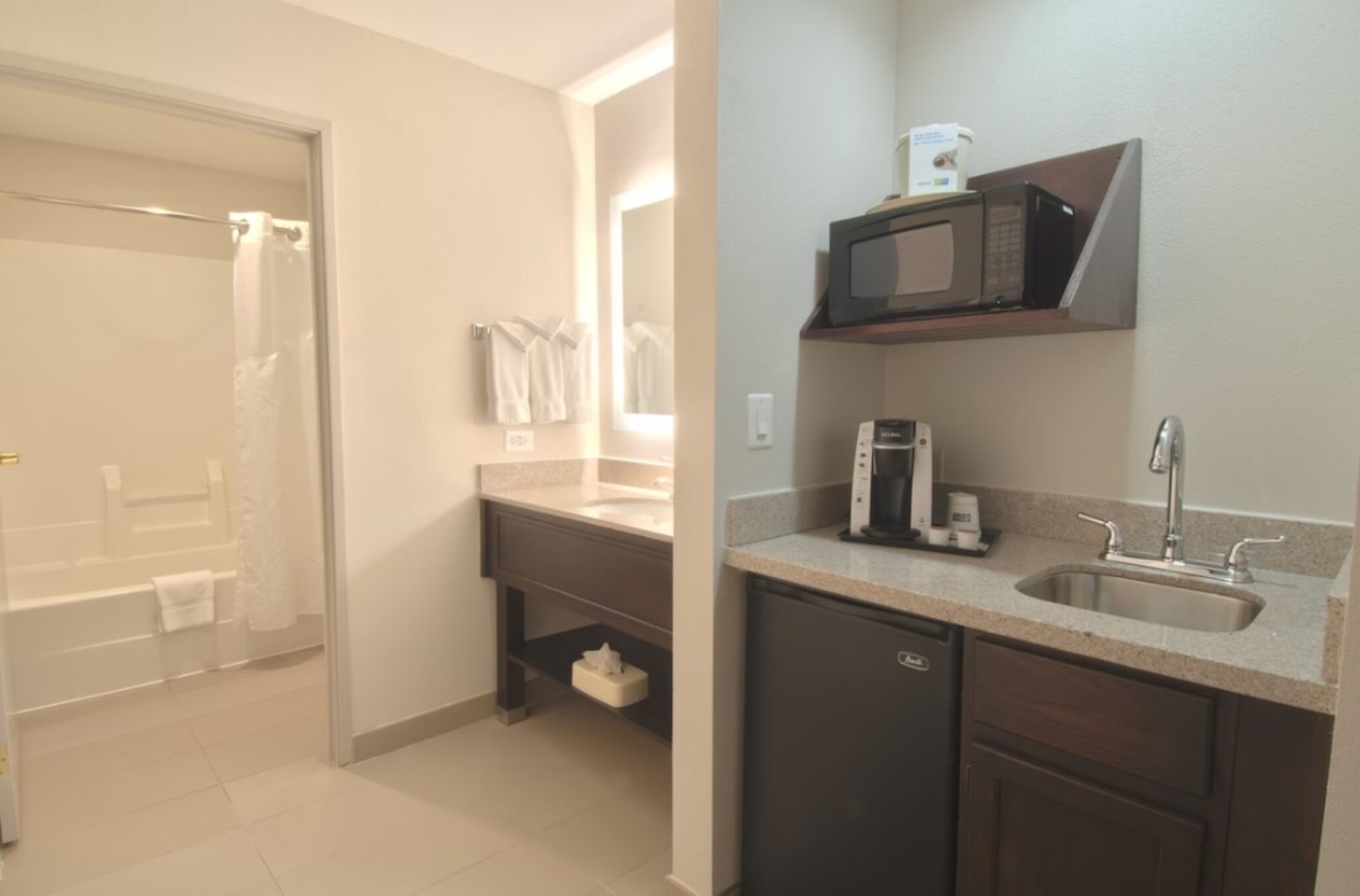 holiday inn express and suites chicago libertyville by ihg