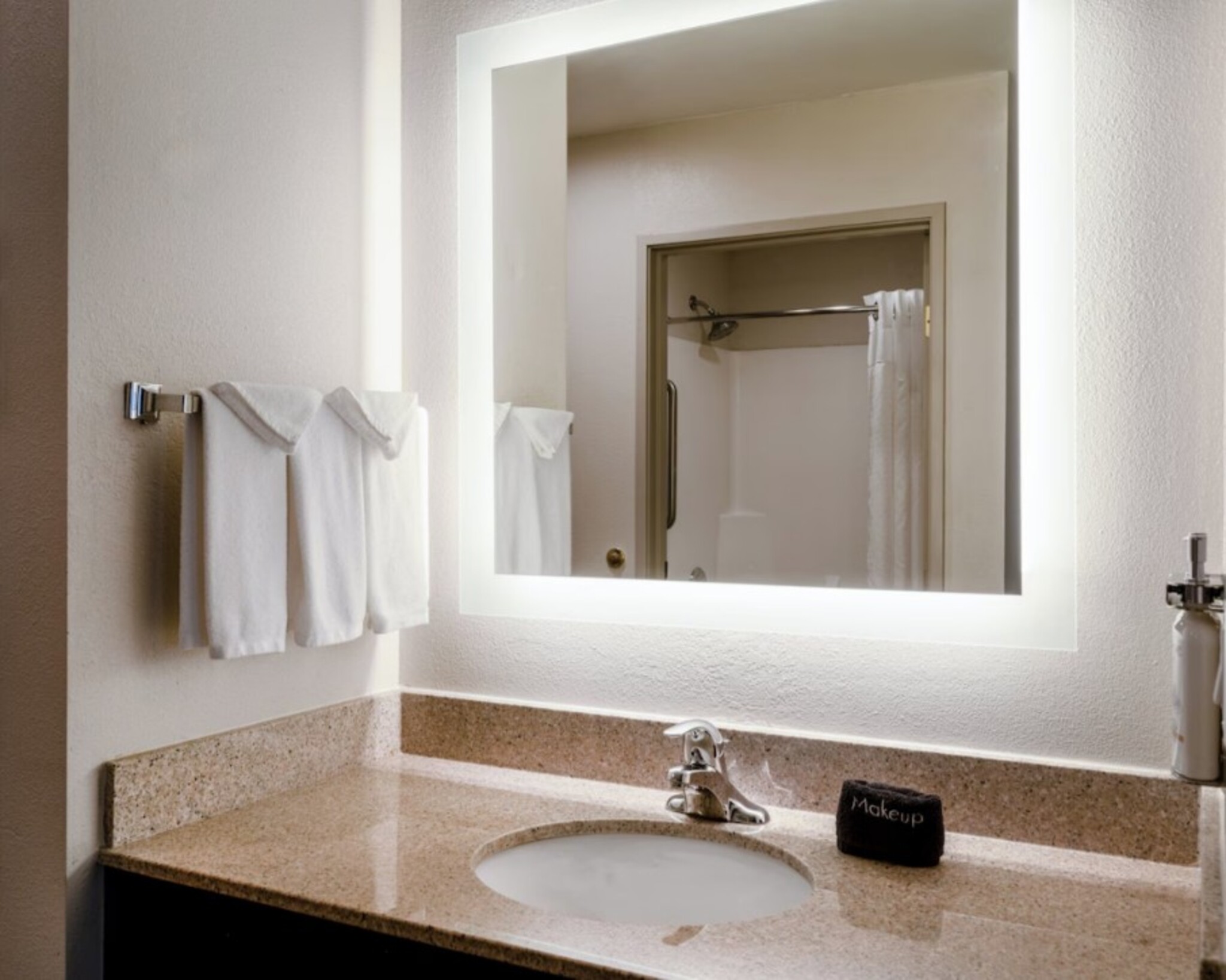 holiday inn express and suites chicago libertyville by ihg